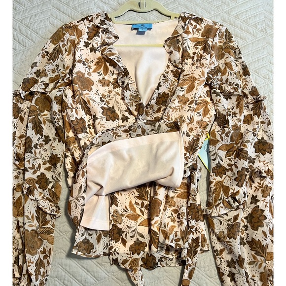 Beautiful Ce Ce Great Fall like pattern for the season! - Picture 3 of 6